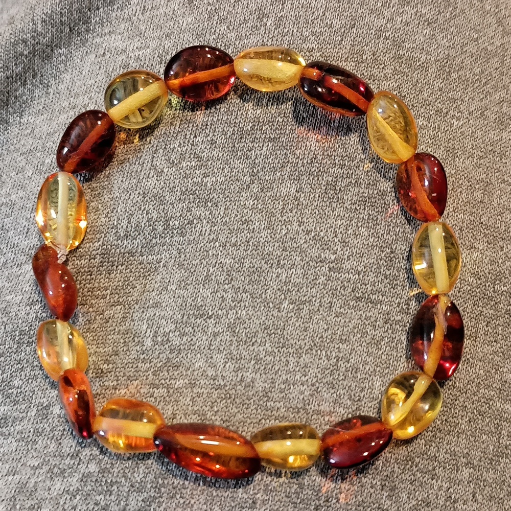 Unisex 7 inch Cognac and Honey Colored Genuine Baltic Amber stretch bracelet